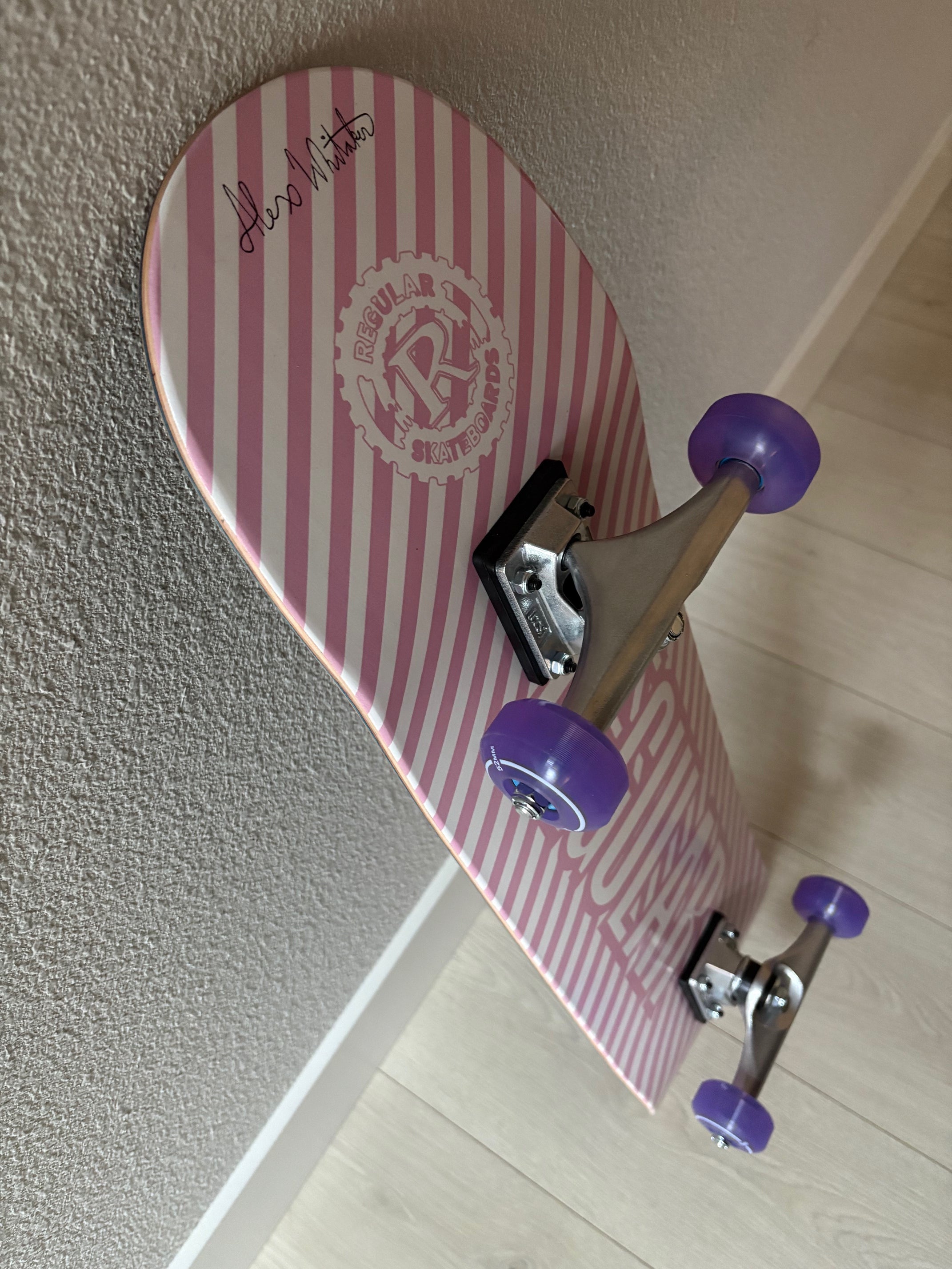 Regular Skateboards - Cold Pink