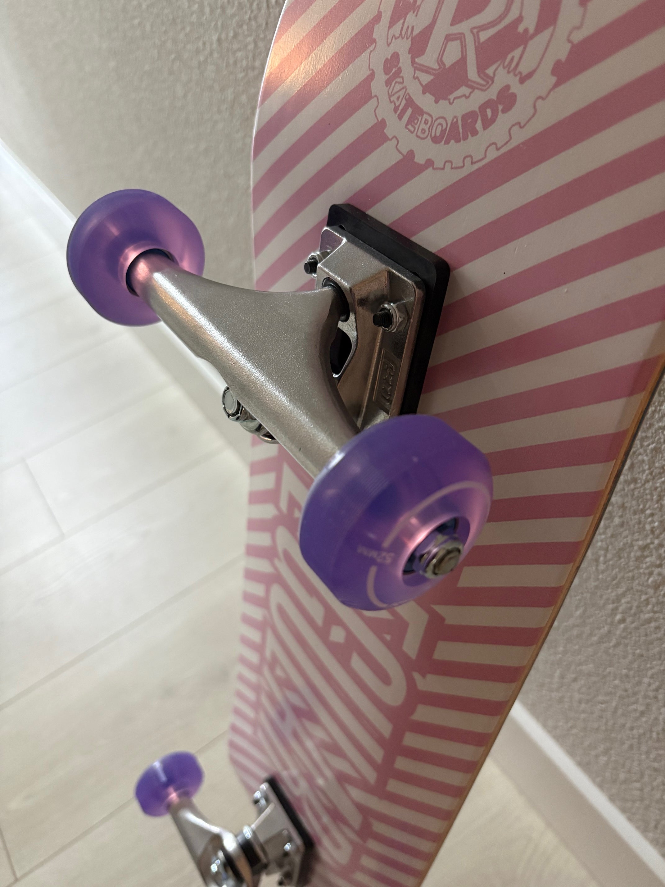 Regular Skateboards - Cold Pink